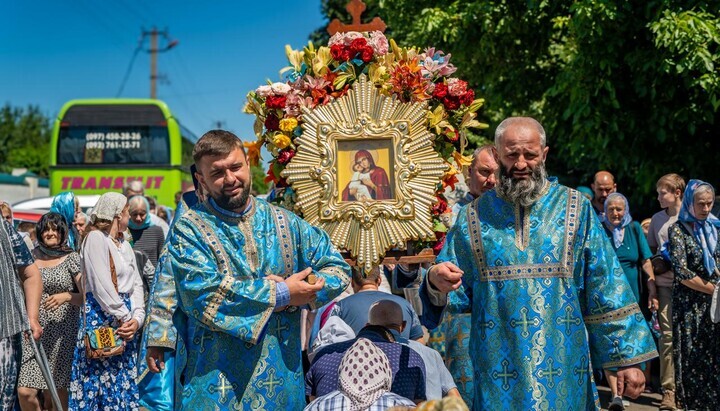 Prozession mit der Gottesmutter von Wladimir im Dorf Golowkiwka, Bezirk Tschigirinski. Foto: TG-Kanal der Diözese Tscherkassy der UOK