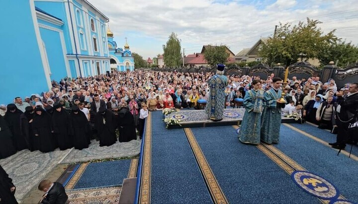 Der Kirtag im Kloster Bojany. 25. September 2024 Foto: Facebook-Seite „Gläubige der Czernowitzer-Bukowiner Eparchie der UOK“ (Вірні Чернівецько-Буковинської єпархії УПЦ)