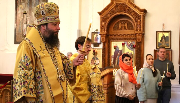 Metropolit Nikolaj zelebrierte die Sonntagsliturgie in der Synodalkathedrale. Foto: Diözese