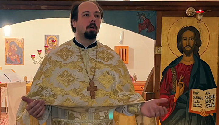 Priester Konstantin Anikin erinnerte daran, im Mitmenschen Christus zu sehen und das Gleichnis vom barmherzigen Samariter zum Leitfaden des christlichen Handelns zu machen. Foto: Screenshot YouTube