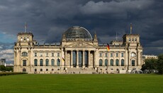 Bundestag: Klöckner hält an Verbot der Regenbogenflagge zum CSD fest
