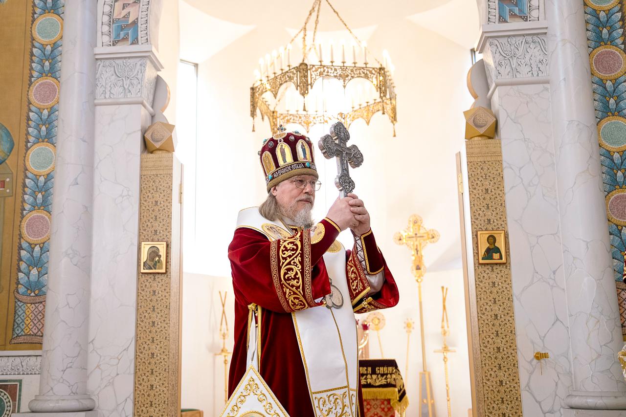 Metropolit Mark von Korsun zelebrierte Liturgie zu seinem Namenstag in Paris - Foto 1