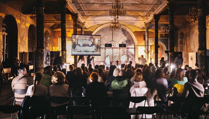 Dreharbeiten für eine Talkshow in der Lavra. Foto: TCH