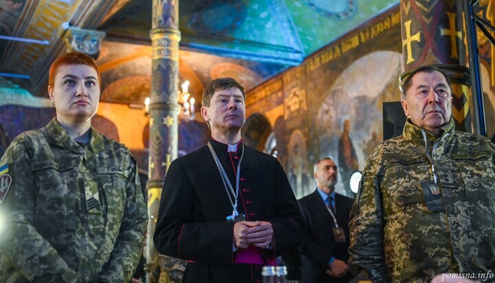 Krivitskij in der Refektoriumskirche der Lavra beim „militärischen Frühstück“ mit Zelenskij. Foto: Facebook Krivitsky