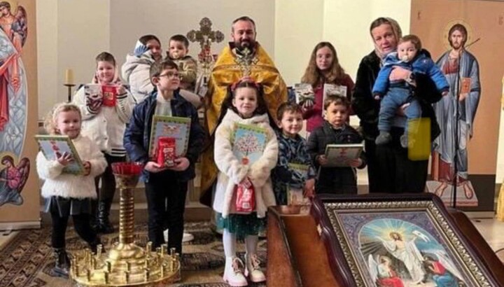 Ein Fest zu Ehren des Heiligen Nikolaus in einer der Pfarreien der UOK in Europa. Foto: vzcz.church.ua