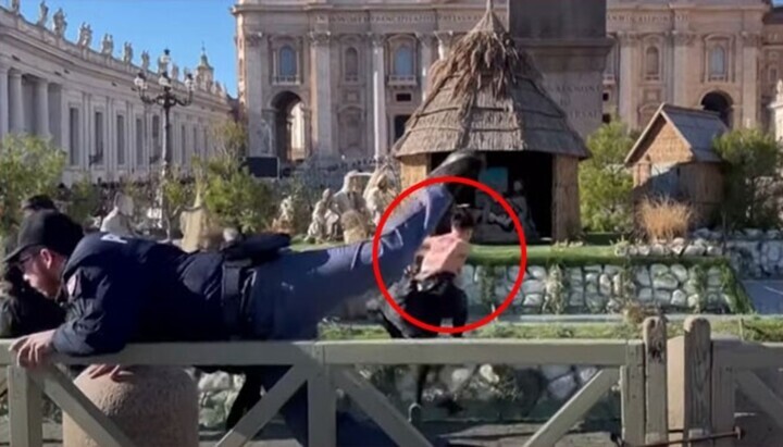 Femen-Aktivistin versuchte, Christus-Statue im Vatikan zu stehlen