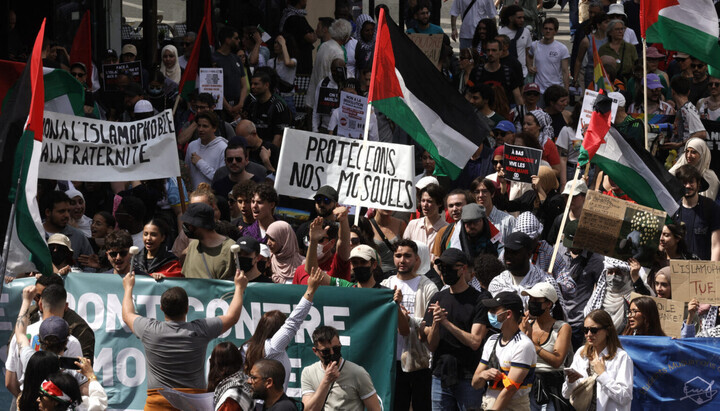 Demonstranten während einer Kundgebung gegen Islamophobie in Paris am 11. Mai 2025. Foto: AFP