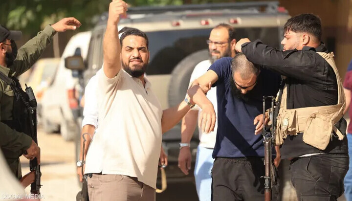 Syrische Sicherheitskräfte nehmen den Anführer einer IS-Zelle und fünf ihrer Kameraden fest. Foto: Sky News Arabia