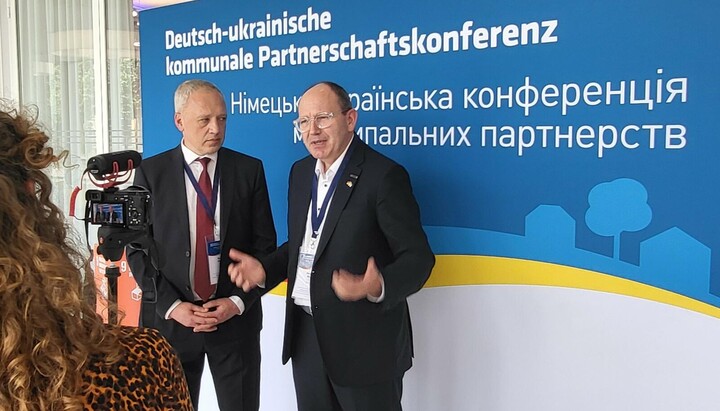 Der Bürgermeister von Czernowitz und der Bürgermeister von Mannheim auf der Konferenz in Münster. Foto: Christian Specht (Facebook)