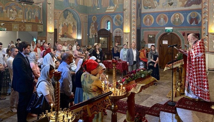Mit einer feierlichen Liturgie und einer Prozession würdigten Geistliche und Gläubige in London den heiligen Zaren Nikolaus II. und seiner Märtyrerfamilie. Vater Mark Underwood hielt die Predigt. Foto: orthodox-europe.org