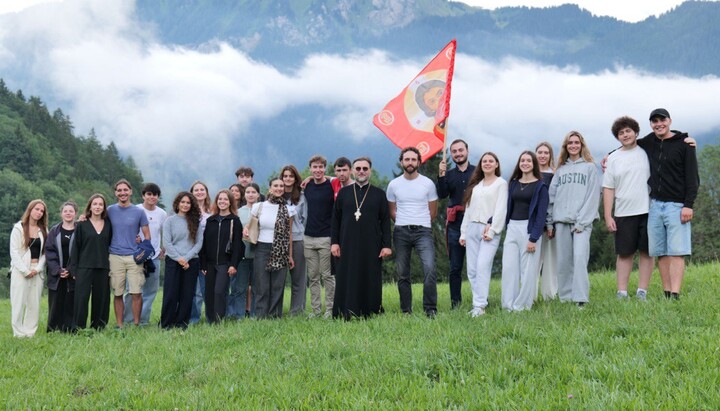 Erzpriester Emilian Pochinok betreute die Jugendlichen nahe dem Genfersee. Foto: orthodox-europe.org