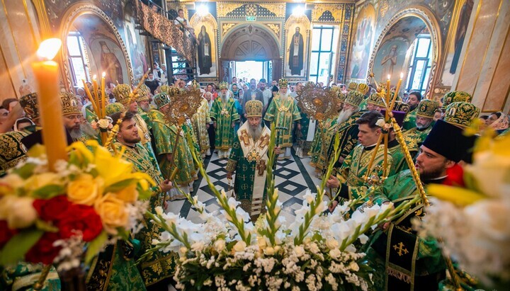 Der Primas und die Hierarchen der UOK beim Gottesdienst in der Lawra. Foto: Facebookseite des Metropoliten Antonij