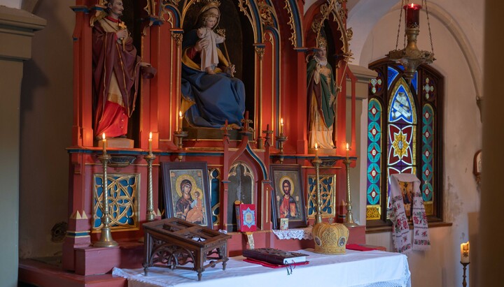 Die Gottesdienste auf dem Seyfriedsberg finden in der Schlosskapelle statt. Foto: hiobmon.org