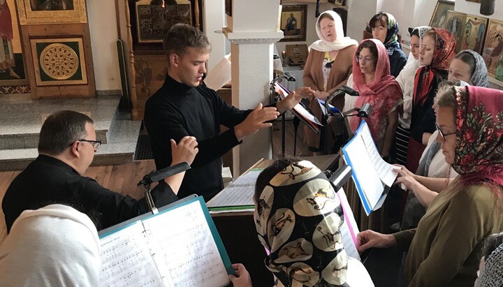 Die Teilnehmer des dreijährigen Kurses bildeten sich im liturgischen Gesang weiter. Foto: orthodox-europe.org