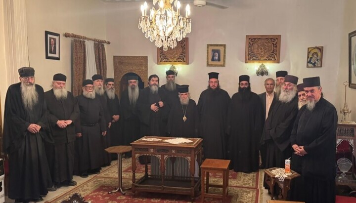 Treffen zwischen den Mitgliedern der Delegation des Jerusalemer Patriarchats und der Mönche des Klosters der Hl. Katharina auf dem Sinai. Foto: orthodox times