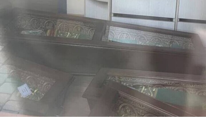 Die Krebse wurden zusammen mit den Ehrwürdigen von Pechersk in einem der Räume unter der Treppe zusammengetragen. Foto: Telegram-Kanal „Odigitria“