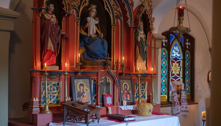 Die Gottesdienste auf dem Seyfriedsberg finden in der Schlosskapelle statt. Foto: hiobmon.org