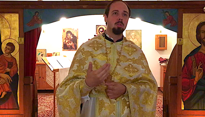 Priester Konstantin Anikin sprach in der Gemeinde des Heiligen Isidor in Berlin. Foto: Screenshot YouTube