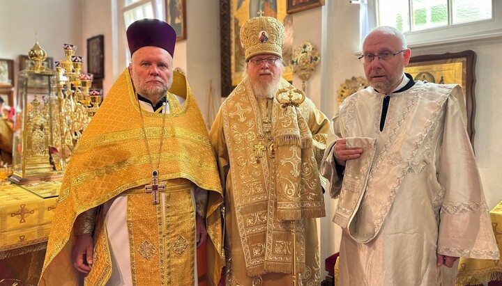 Erzbischof Tichon von Ruza (M.) weihte in Berlin Wolfgang Wünsch zum Diakon, links Erzpriester Michail Rahr. Foto: rokmp.de