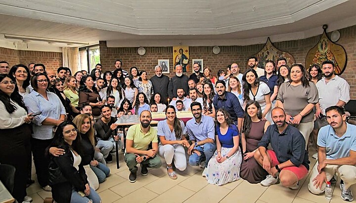 Seine Eminenz Metropolit Isaak gratulierte den Chormitgliedern in einer kleinen Ansprache und dankte ihnen für ihren Beitrag zum Gemeindeleben. Foto: rum-orthodox.de