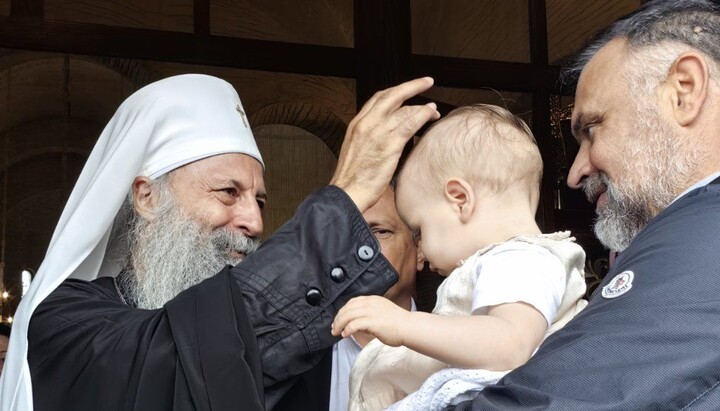 Klerus und Gläubige feierten nach der Heiligen Liturgie mit Patriarch Porfirije ein geistliches Fest mit reichlich Gelegenheit zur Begegnung. Foto: spc.rs