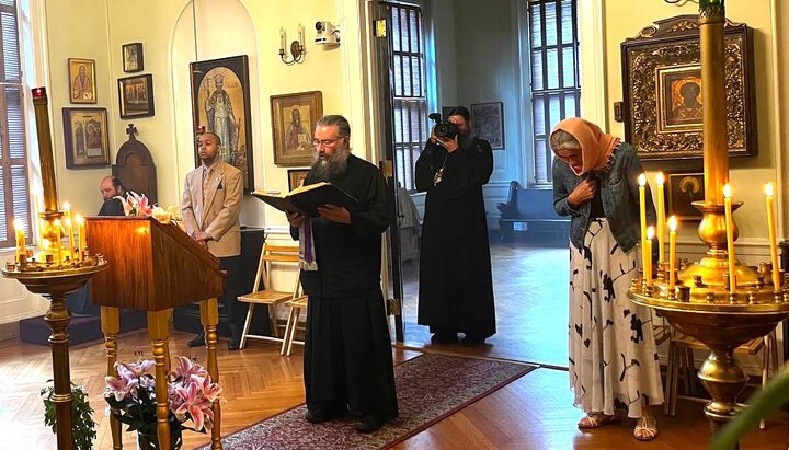 Bischof Hiob besuchte mehrere Heiligtümer im Bundesstaat New York und begann in Manhattan die Arbeiten an einem weiteren Film über die Sanierung des Synodalsitzes. Foto: ROKA