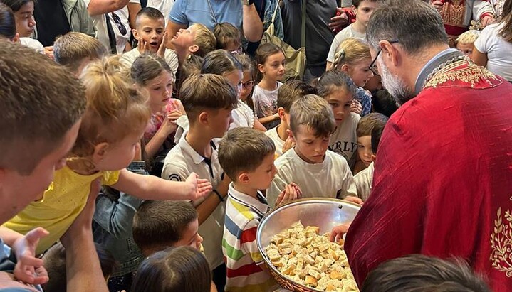Ein Tag der Gemeinschaft, des Glaubens und der Freude – mit Hoffnung und Zusammenhalt ging die Gemeinde in Düsseldorf in ein neues Schuljahr. Foto: eparhija-nemacka.com