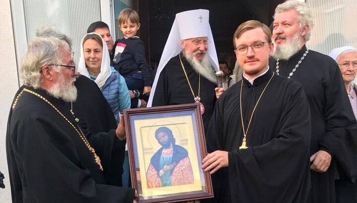 Mit einem Kirchenfest feierte die Gemeinde mit Metropolit Mark ihren Schutzpatron. Foto: Gemeinde