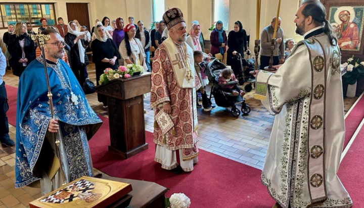 Metropolit Grigorije zelebrierte zum Hochfest in Berlin mit Erzpriester Veljko Gačić und Hierodiakon Vasilije Starovlah. Foto: eparhija-nemacka.com