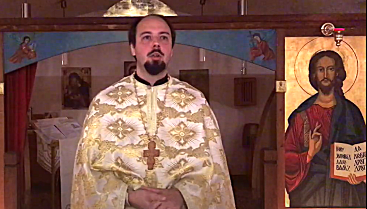 Priester Konstantin Anikin sprach in der Gemeinde des Heiligen Isidor in Berlin. Foto: Screenshot YouTube