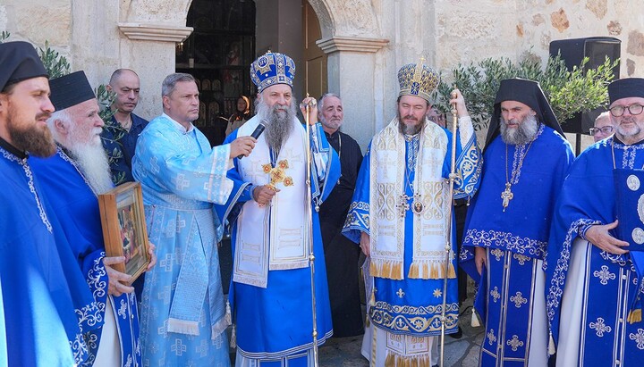 Patriarch Porfirije beging das Fest der Geburt der Gottesgebärerin im Kloster Rajinovac mit zahlreichen Gläubigen. Foto: spc.rs