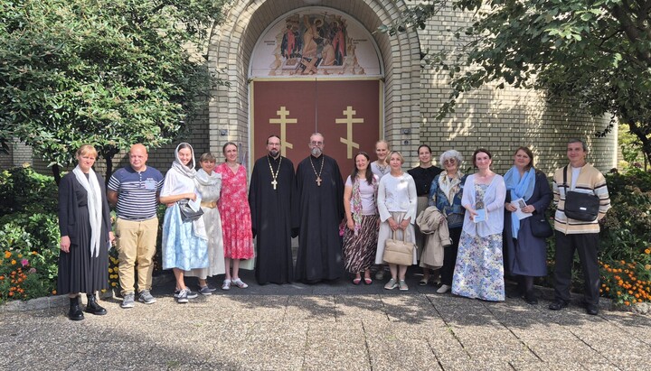 Lehrkräfte und Geistliche aus mehreren Gemeinden kamen in der Kirche der Hl. Barbara in Krefeld zusammen, um über die Zukunft der Sonntagsschulen zu beraten. Foto: ROK