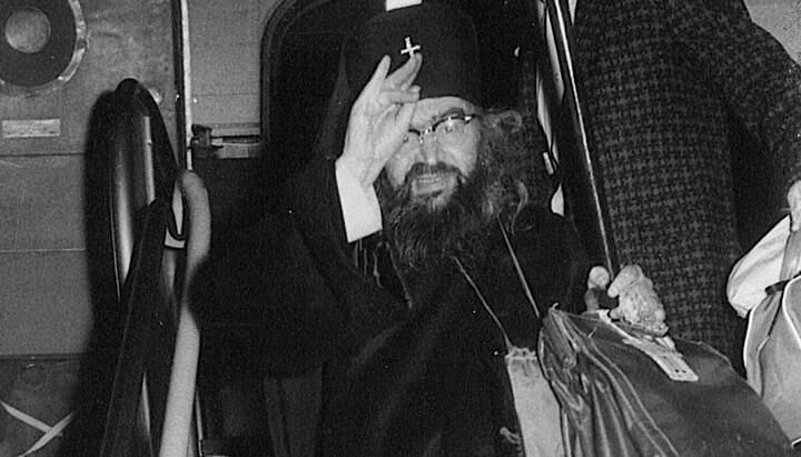 Das Filmteam reiste auf drei Kontinenten, um Spuren des heiligen Johannes von Shanghai zu dokumentieren. Das Foto zeigt seine Ankunft in den Vereinigten Staaten.
