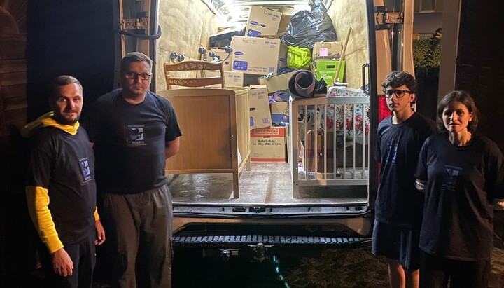 Mitglieder der rumänisch-orthodoxen Gemeinde in Vöcklabruck und Gmunden engagierten sich für zwei Hilfsprojekte – mit praktischer Hilfe, Geld- und Sachspenden. Foto: Gemeinde