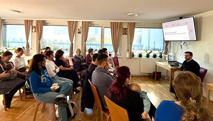 Priester Athanasie Ulea beschrieb in seinen Vorträgen Emotionen als Brücke zwischen Seele, Mensch und Gott. Foto: Gemeinde