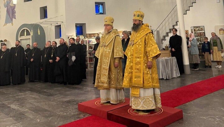 Erzbischof Tichon von Ruza (ROK, l.) und Vikarbischof Hiob von Stuttgart (ROKA, r.) standen der Liturgie und der gemeinsamen Pastoralkonferenz vor. Foto: Der Bote