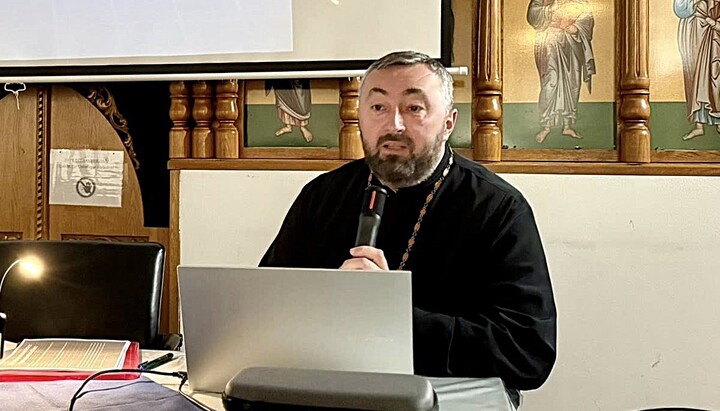 Priester Dr. Ispas Ruja sprach beim orthodoxen Ärzte-Treffen in Mannheim über die theologischen Perspektiven der Organtransplantation. Foto: DOM-Gesellschaft