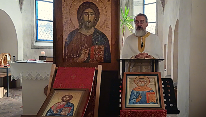 Erzpriester Matthias Zierenberg predigte in der Nikolaus-Kapelle in Dehrn. Foto: Screenshot YouTube