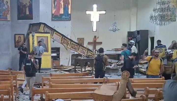Presse in einer verlassenen und zerstörten syrischen Kirche. Foto: DW