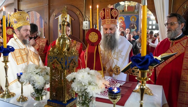 Patriarch Porfirije zelebrierte in der Kirche des Heiligen Großmärtyrers Fürst Lazar in Zemun. Foto: Pariarchat