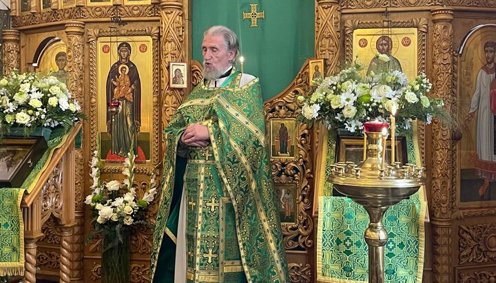 Erzpriester Wladimir Iwanow erinnerte in seiner Predigt an die geistliche Bedeutung des Gedenkens an die Heiligen – nicht als Rückblick, sondern als lebendige Erinnerung im Glauben. Foto: Diözese