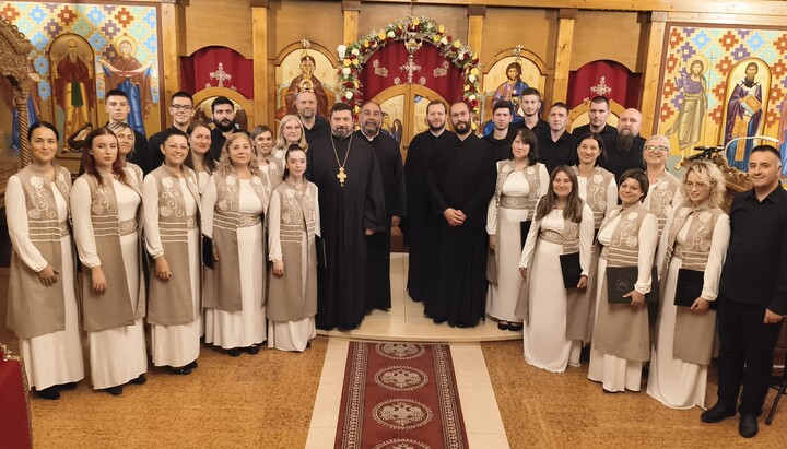 Der Kirchenchor „Branko“ und Geistliche aus Leskovac in Südserbien bereicherte den Gottesdienst und das Kulturprogramm. Foto: Gemeinde
