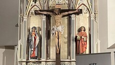 Frau attackiert Kreuz in Kirche mit Motorsäge
