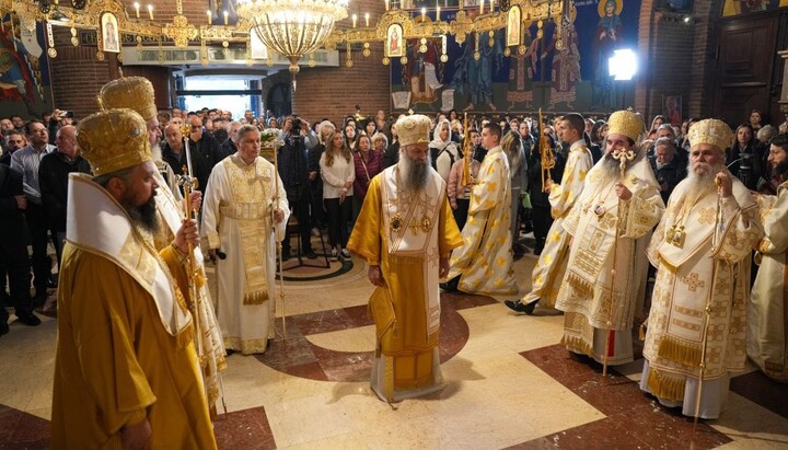 Patriarch Porfirije erinnerte daran, dass Christus den Tod besiegt hat und der Glaube den Menschen bereits in diesem Leben an der Ewigkeit teilhaben lässt. Foto: Patriarchat