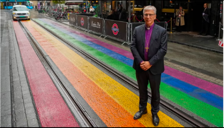 Olaf Fykse Tveit an der Bar, die 2022 während der Feierlichkeiten zur LGBT-Parade in Oslo angegriffen wurde. Foto: EPA
