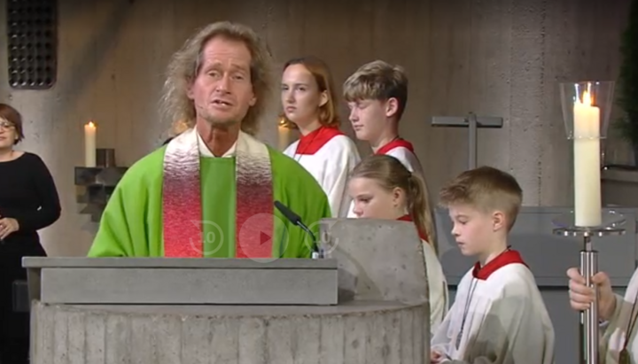 Screenshot des Videos von dem skandalösen Gottesdienst. Foto: ZDF