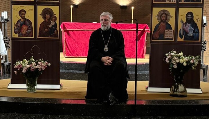 Metropolit Grigorije ehrte in Neuwied den Evangelisten Lukas und stellte sein neues Buch „Der Fremde im Wald“ vor. Foto: Gemeinde