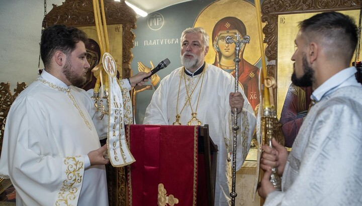 Metropolit Grigorije bei der Feier der Göttlichen Liturgie in Wiesbaden – „Gott sät jeden Tag neu in die Herzen der Menschen.“ Foto: Eparchie