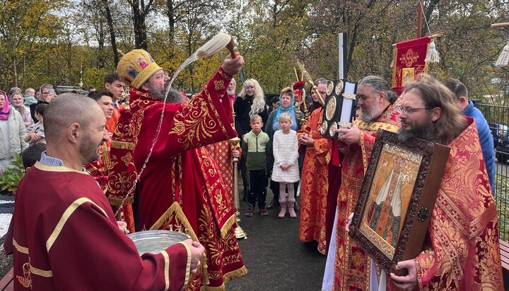 Bischof Hiob von Stuttgart feierte gemeinsam mit Geistlichen und Gläubigen das Patronatsfest der Pfarrei der heiligen Zarin Alexandra in Siegen.