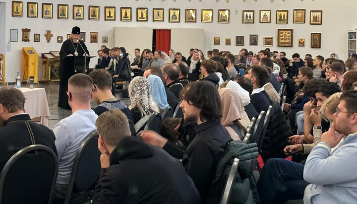 Erzbischof Tichon von Rusa zelebrierte in Krefeld die Eröffnungsliturgie am Fest des Evangelisten Lukas und begrüßte die Konferenzteilnehmer. Foto: Diözese
